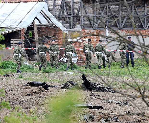 Пад супергалеба однео животе двојице хероја! (ФОТО)